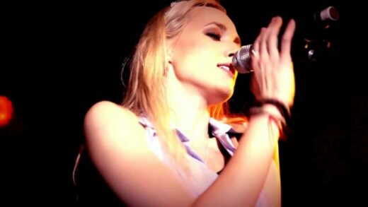 Me Voy a Ir - Jenny and the Mexicats. Videoclip del grupo musical