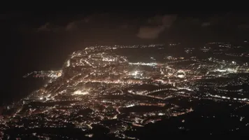 Detrás de las luces